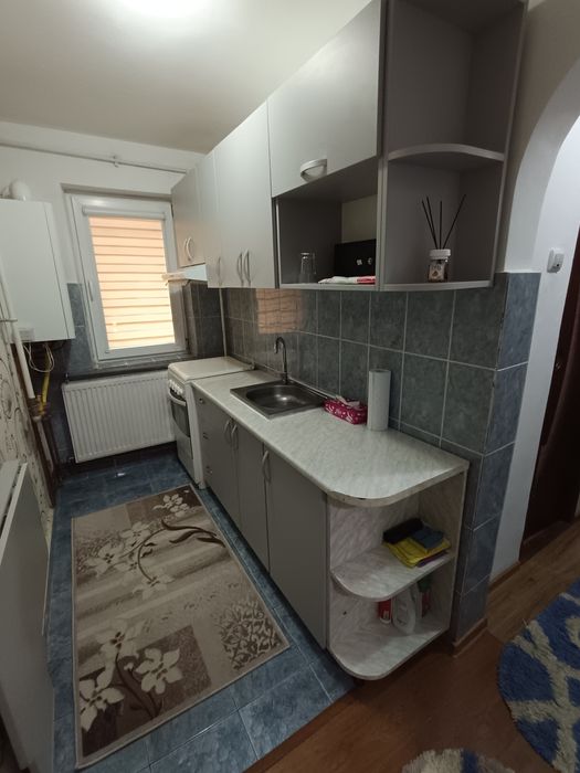 Apartament 2 camere decomandat,et 3 , zona 8 Mai