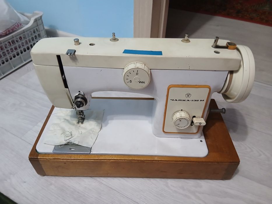 Швейная машинка Чайка