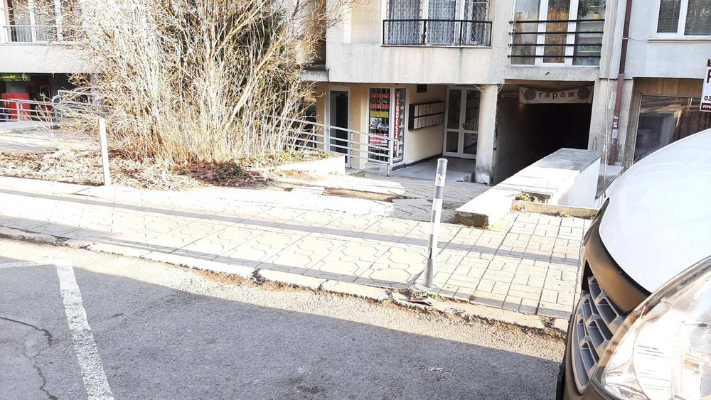 Дава се под наем Гараж / Паркомясто в София, Център - 18 кв.м за 132.6 € - Снимка #1