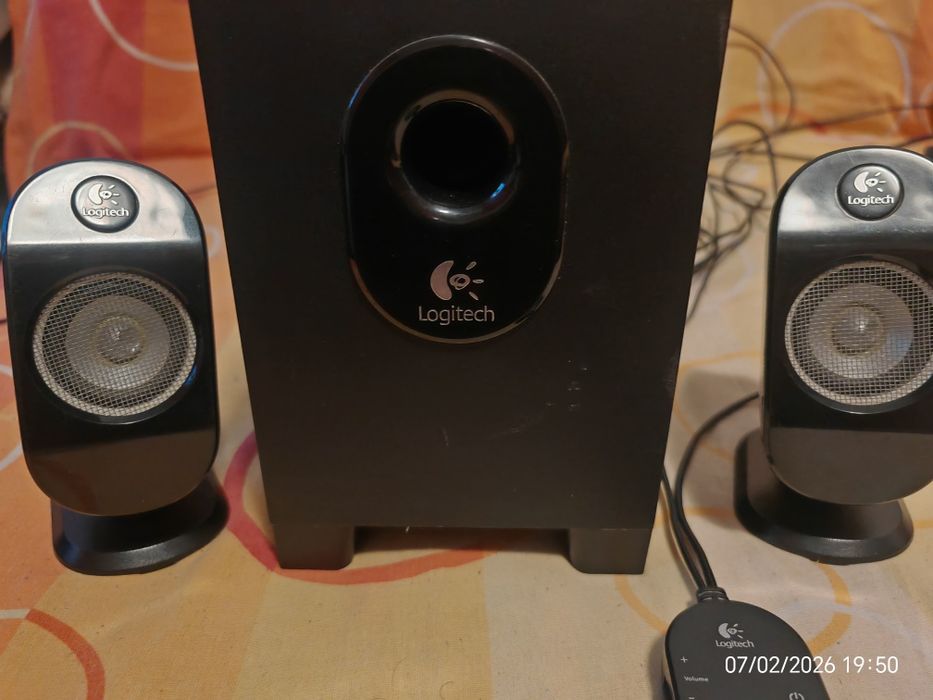 Vând sistem Logitech 2.1  X-210