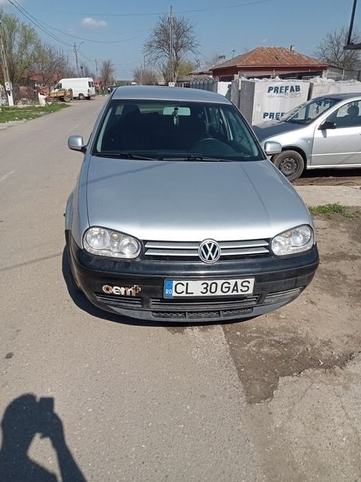 Vând Golf 4 1.6 16v benzina și gaz