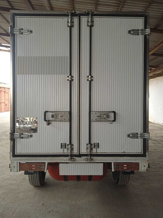 Xитойда ишлаб чикарилган Faw - T80 автомашинаси сотилади .