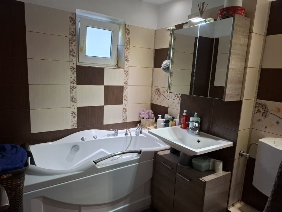 Proprietar vând apartament cu 3 camere,decomandat, zona Lipovei. - Vedere 4