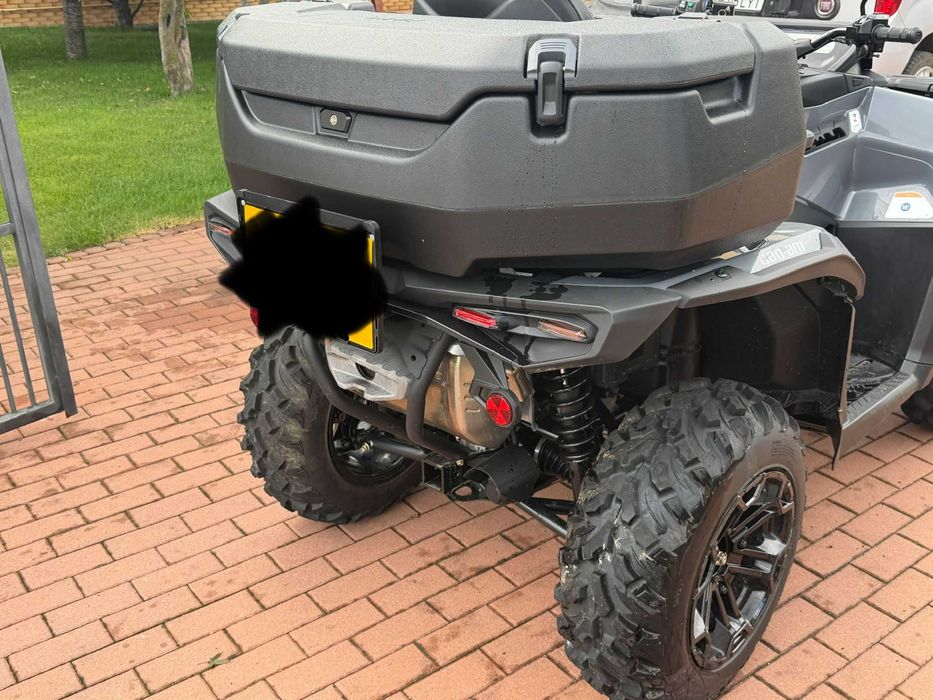 vand Can-Am Outlander 1000R –