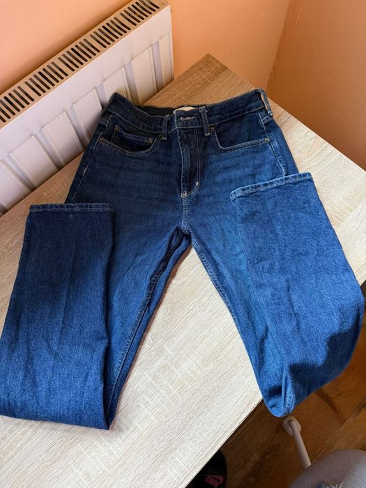 Blugi Zara in stare ff buna perfecti pentru orice ocazie