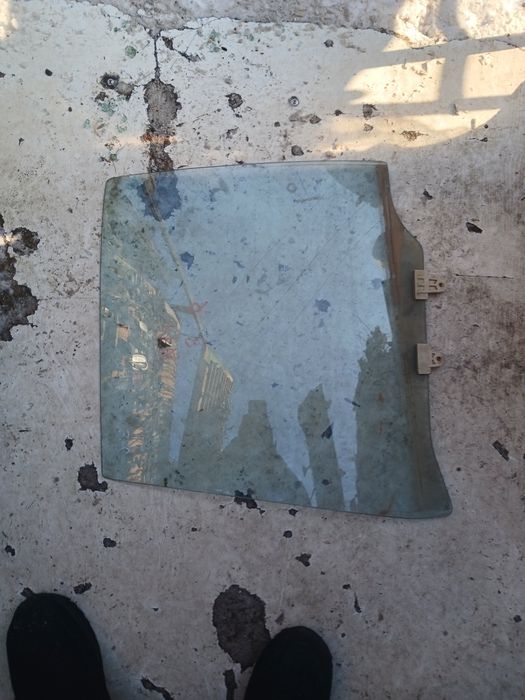 Стекло двери Нисан Сани N14