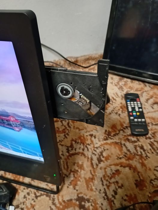 Dau și eu acest PC la vânzare cu Windows 10 pro  12 rami instalați