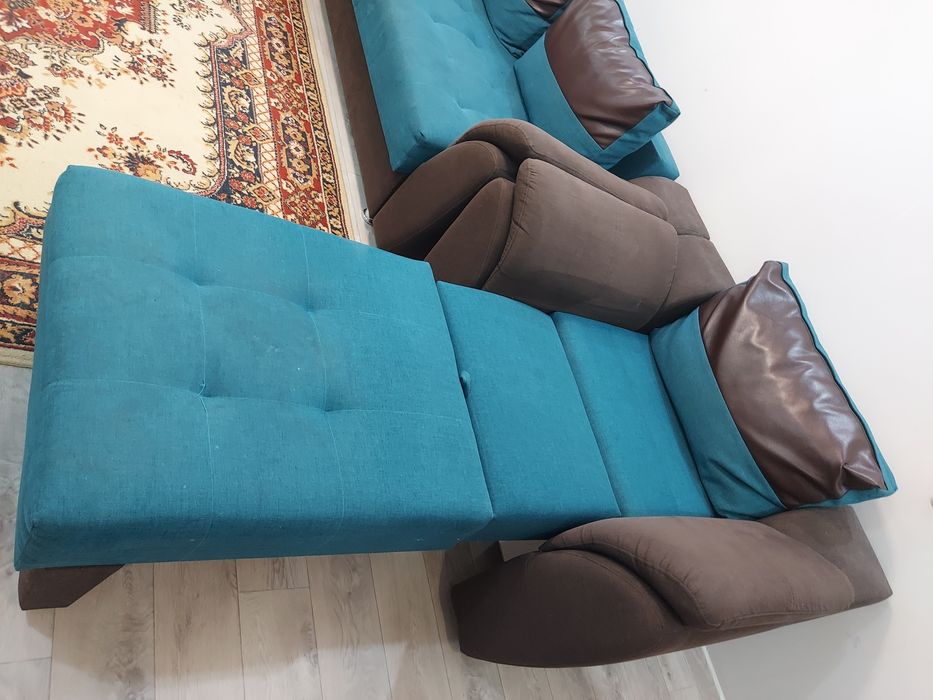 Продаю диван + кресло.