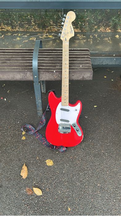 Squier sonic mustang red