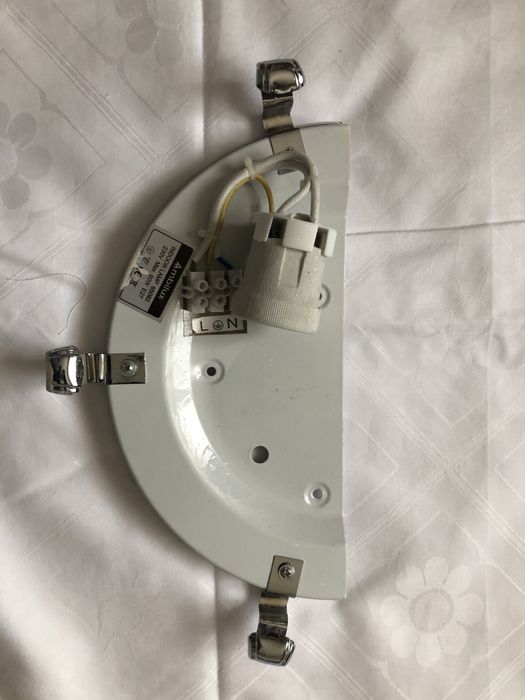 Aplica, plafoniera tavan si perete.