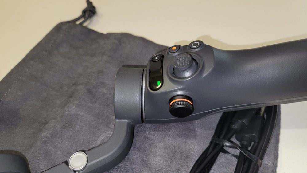 Stabilizator DJI OSmo Mobile 6 DJI OM6
Stabilizatorul se vinde in cuti