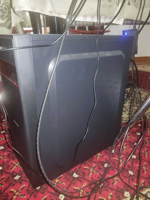 Yangi Full PC Monitori bilan