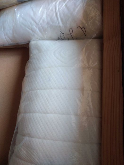 Пет чисто нови дебели възглавници и четири ниски възглавници 55/35 см