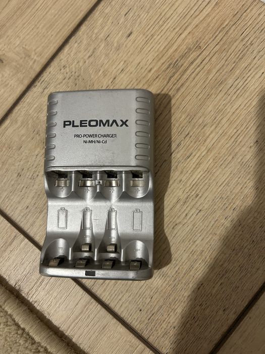 Зарядное устройство Pleomax