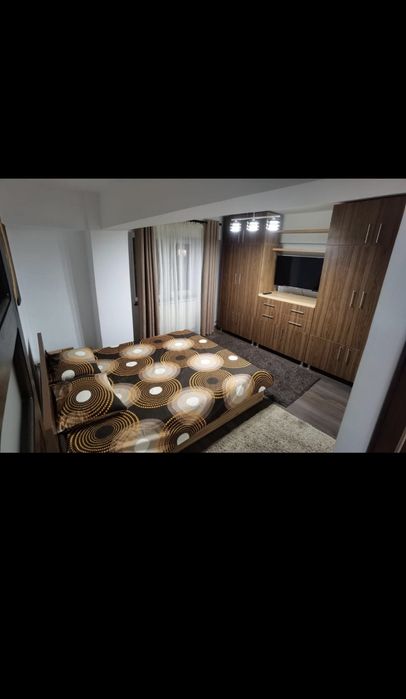 Inchiriez apartment 3 camere zona centrala