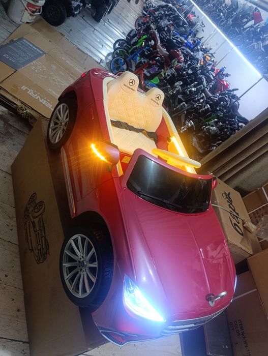 Mashina Mers AMG 506