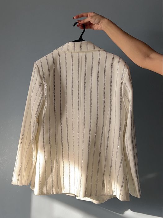 Костюм-двойка в стразах