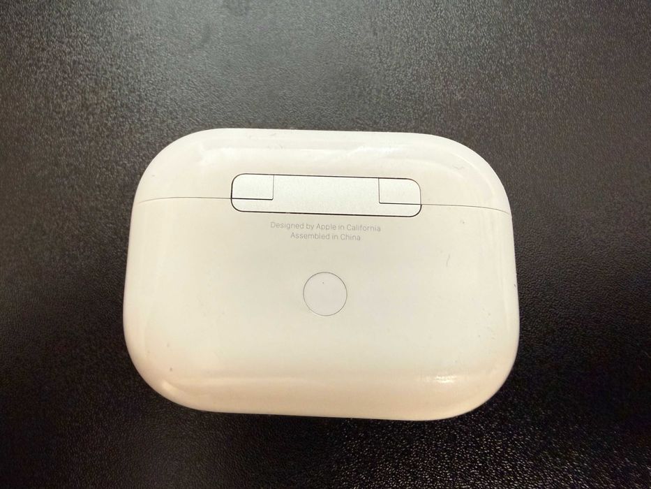Apple AirPods Pro (1-во поколение) с MagSafe кутия
