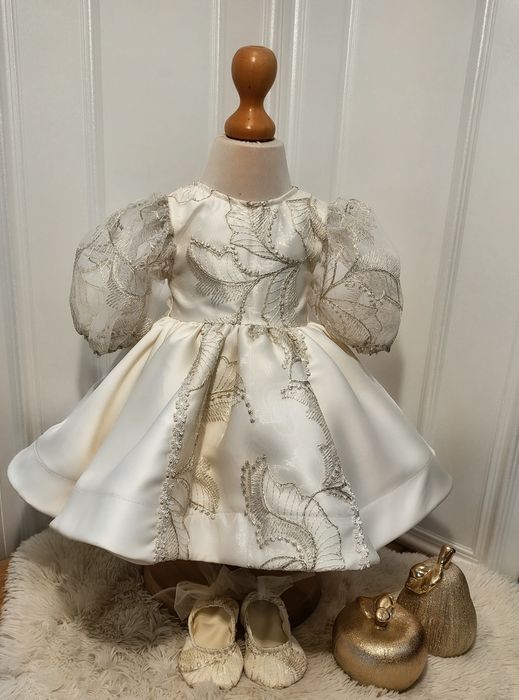 Rochiță handmade  potrivită pentru ocazii speciale