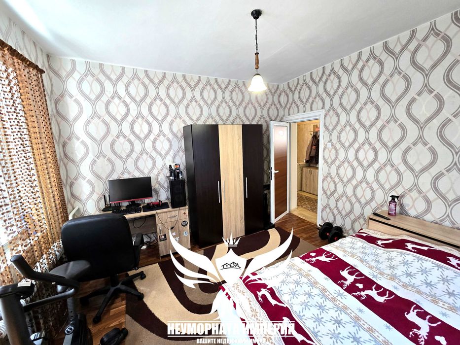 Продавам тристаен апартамент и двустаен с общо 176РЗП и гараж в гр.Асеновград, кв.Изток