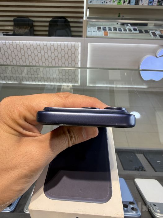 Iphone 17 Pro Deep blue