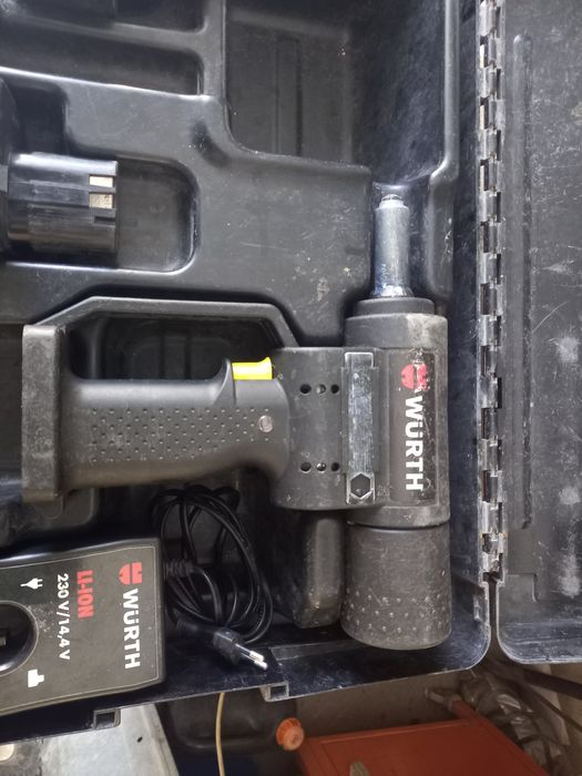 Акумулаторна нитачка würt