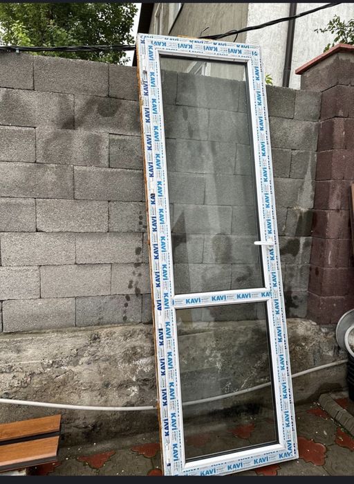 Платиковые двери