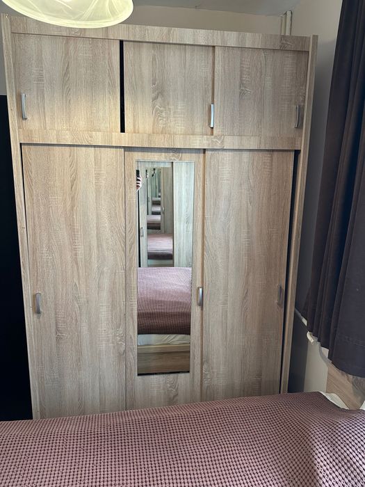 Гардероби с плъзгащи врати 2 бр. И спалня с матрак