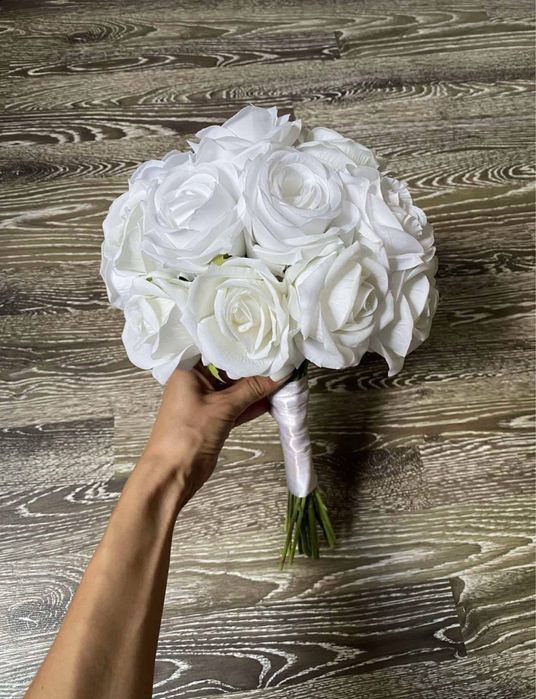 Сватбен букет бели рози