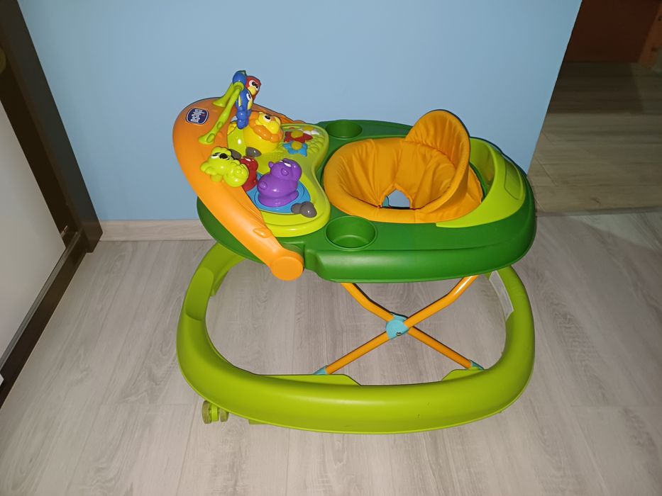 Столче за хранене и проходилка