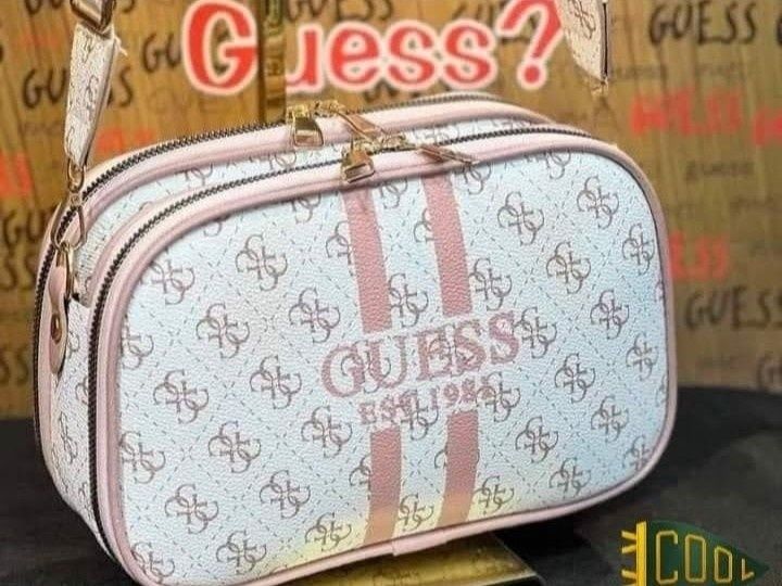 Geanta crossbody Guess, curea detasabila umăr, saculet, etichetă