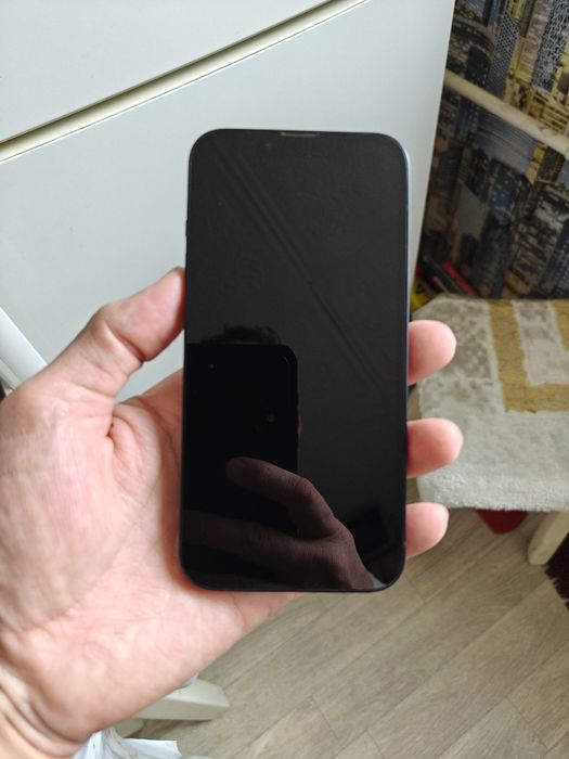 Продам IPhone 13