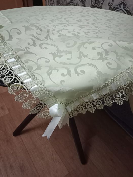 Продаю  скатерть шелк