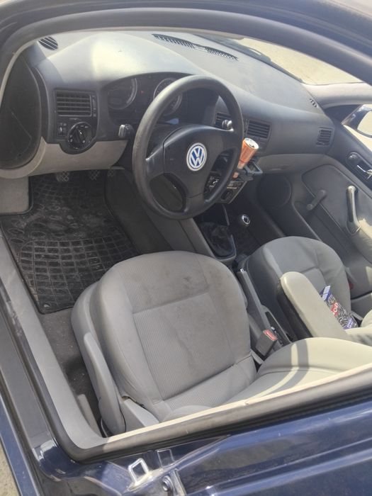 Vând vw bora 1.4 benzina an 2003 fara defecte cu fiscal pe loc