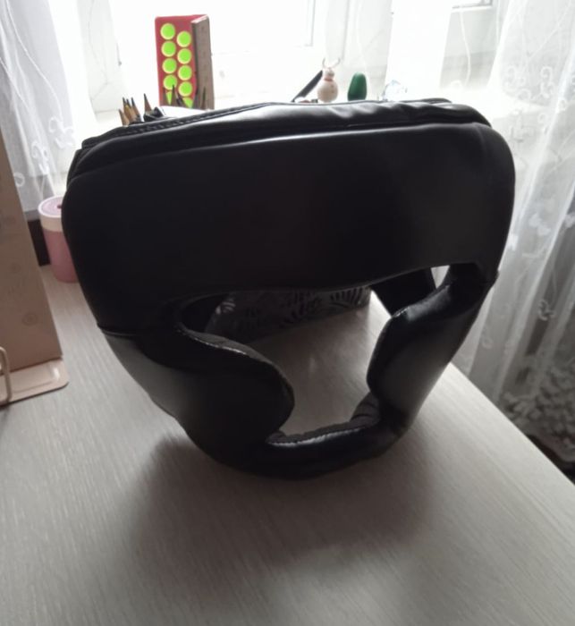 Продам Боксёрские перчатки/ и шлем