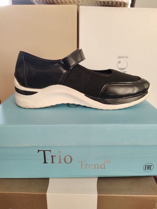 Продам туфли школьные на девочку.