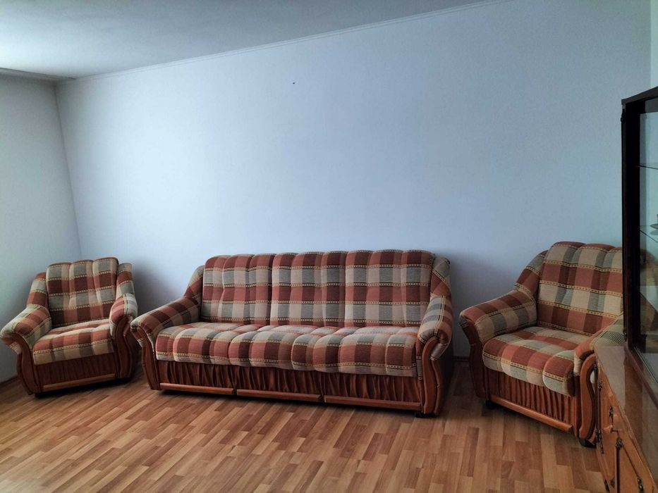 Ofer spre închiriere apartament cu 2 camere