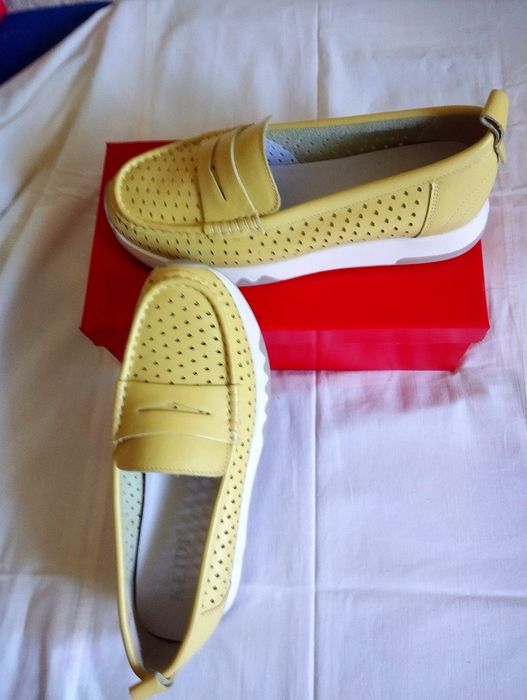 Макасины жёлтого цвета