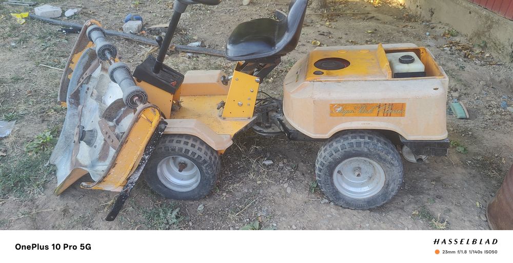 Vând tractor tuns gazon