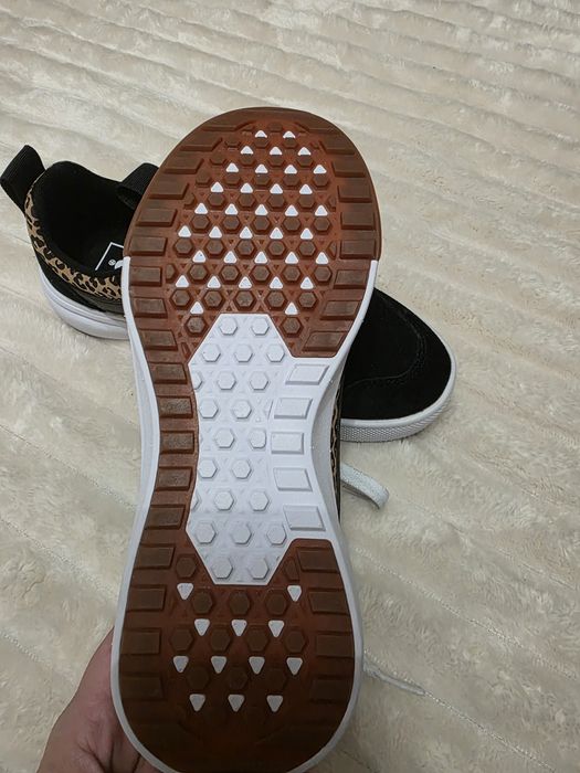 Чисто нови кецове Vans