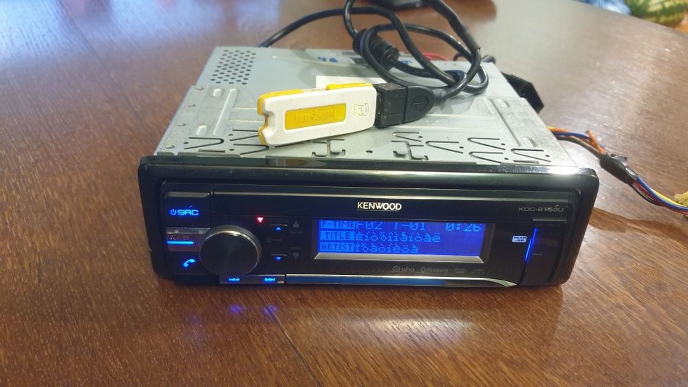 Авто радио плеър музика за кола Кенуулд Kenwood CD MP-3 USB AUX Bluetooth Блутут Цветове