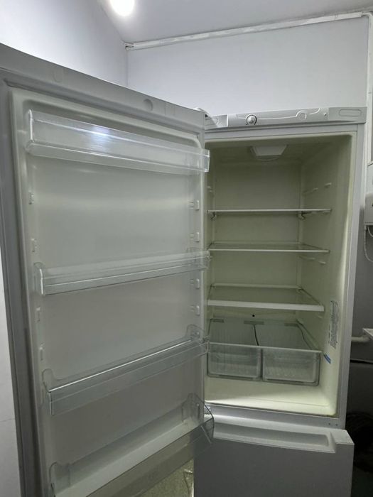 Холодильник Indesit
