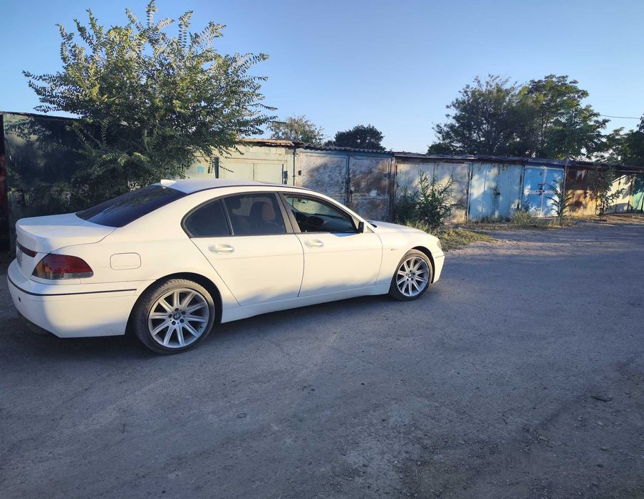 Продам свою BMW e65 2003года 745i