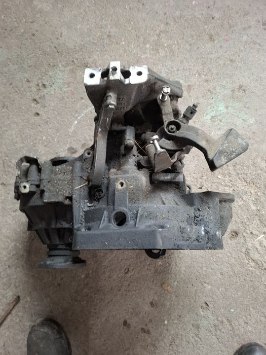 Cutie viteze  5 trepte vw motor 1,9tdi bkc bxe bjb bru bls golf 5