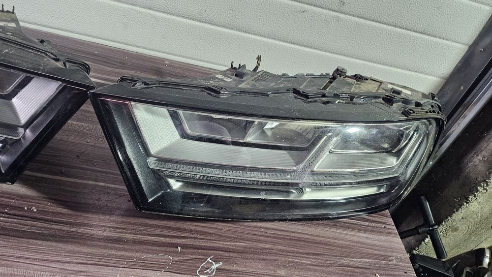 Faruri audi Q7 4M