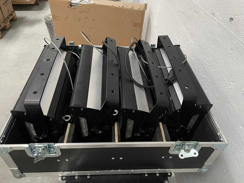 4x Eurolite DMX Megastrobe 3000 + flightcase