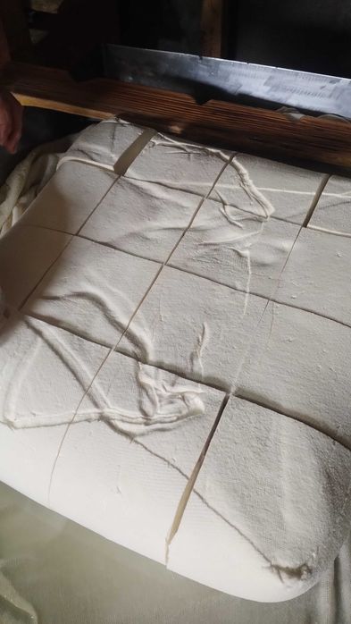 Brânza telemea de oaie de vanzare