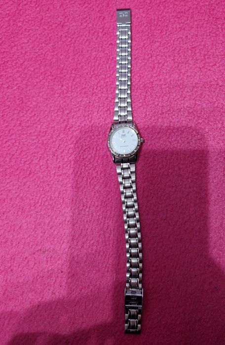 Vând ceas damă Q&Q