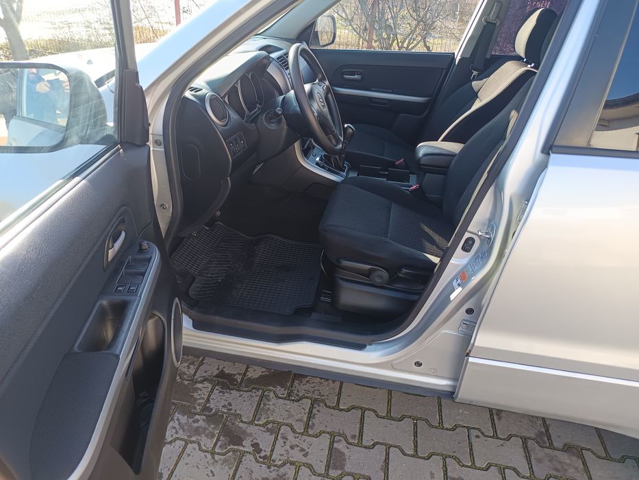 Vând Suzuki Grand Vitara 2.0 benzina an 2006