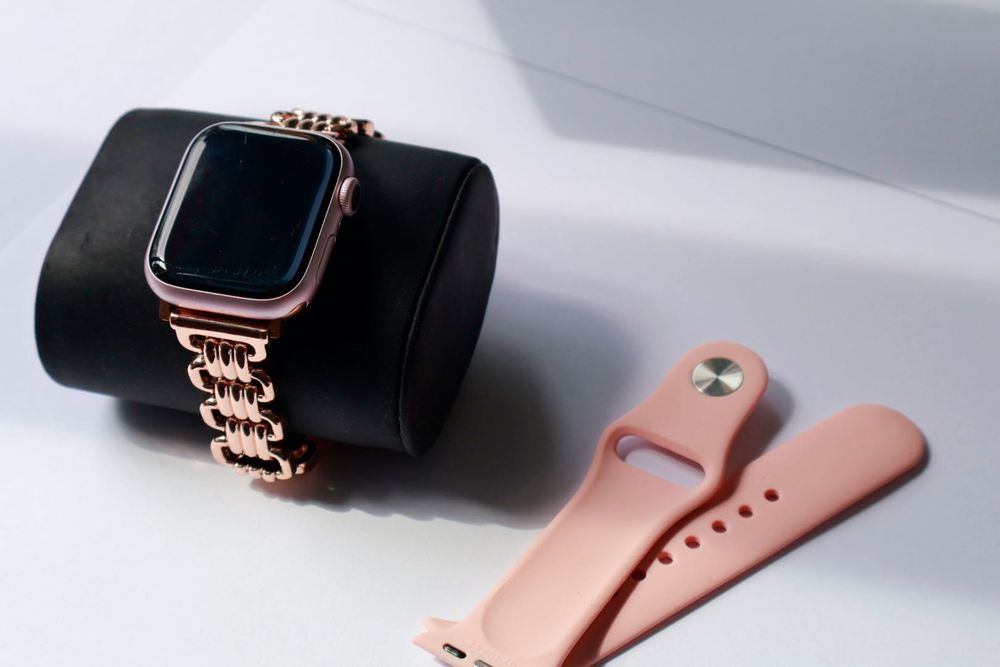 Apple Watch Series 9 GPS, 41mm, Aluminium Roz – Stare Excelentă, Curea Extra